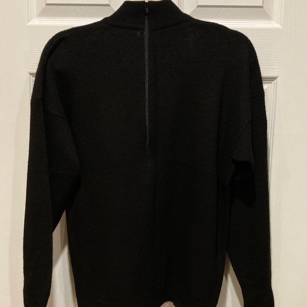Neiman Marcus Black Cashmere Turtleneck Sweater - Picture 3 of 3